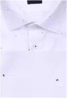 bílá košile s drobným vzorem