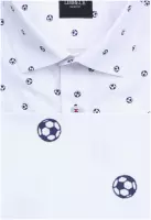 košile s fotbalovým motivem