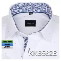 bílá košile s modrými doplňky