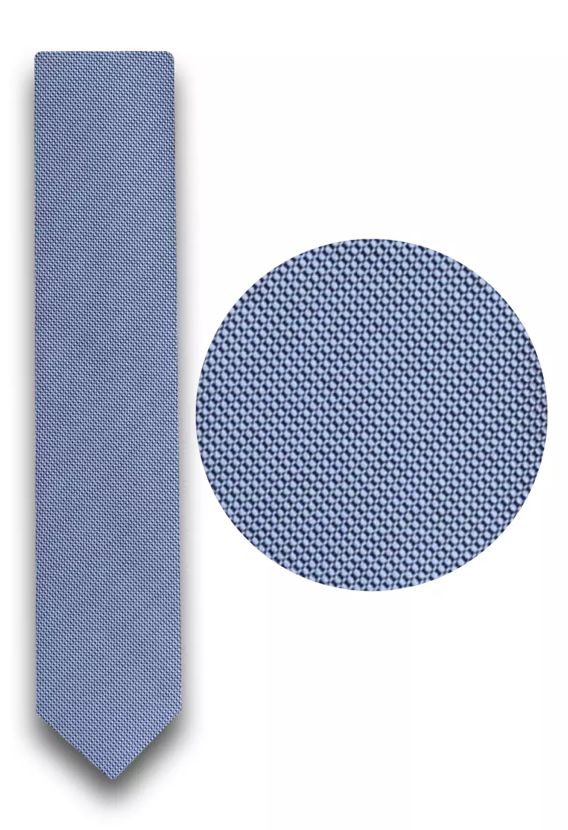 světle modrá kravata s texturou