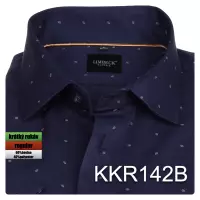 tmavě modrá košile s jemnými doplňky