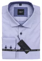 modrá košile s modrými doplňky 