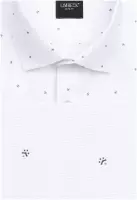 bílá košile s jemnými modrými prvky