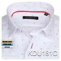 bílá košile s modrými a červenými doplňky