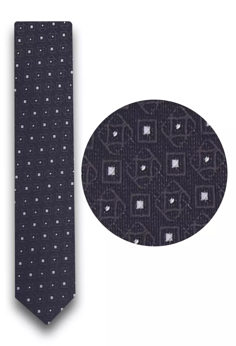 černá kravata se vzorem