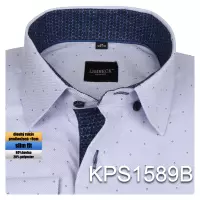 světle modrá košile se vzorem