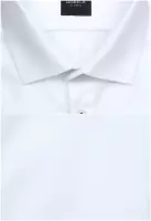 bílá košile se strukturou