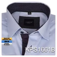 modrá košile s tmavě modrými doplňky