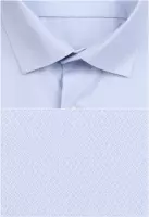 světle modrá košile s texturou