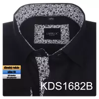 černá košile se zajímavými doplňky