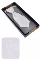 elegantní bílá svatební kravata s kapesníčkem