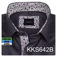 šedá košile s tmavými doplňky