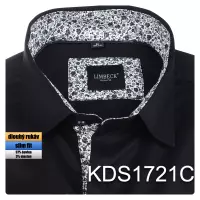 černá košile s výraznými doplňky
