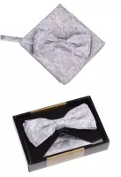 set motýlek a kapesníček stříbrné barvy