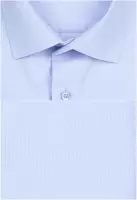 světle modrá košile s texturou