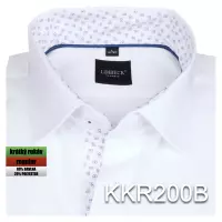 bílá košile s jemnými modrými doplňky