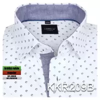 bílá košile s jemnými modrými doplňky
