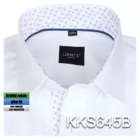 bílá košile s modrými doplňky