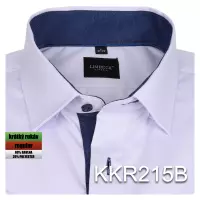 světle fialová košile s tmavými doplňky