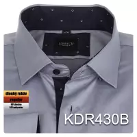 šedá košile s tmavými prvky