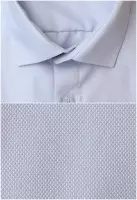 světle modrá košile s texturou