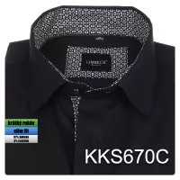 černá košile s doplňky