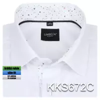 bílá jednobarevná košile s doplňky