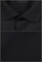 černá jednobarevná košile s doplňky