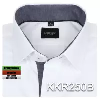 bílá košile s tmavými doplňky
