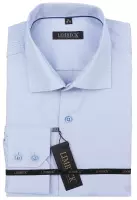 modrá košile s texturou a modrými doplňky