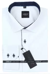 bílá košile se zajímavými doplňky