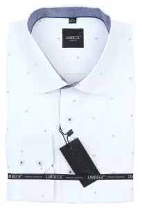 bílá košile s jemným vzorem a zajímavými doplňky