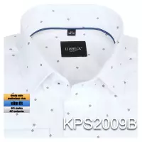 bílá košile s jemným vzorem a zajímavými doplňky