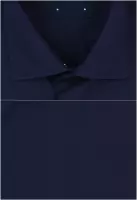 tmavě modrá košile s doplňky