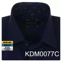 tmavě modrá košile s doplňky