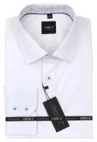 bílá košile se šedými doplňky