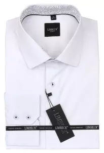 bílá košile se šedými doplňky