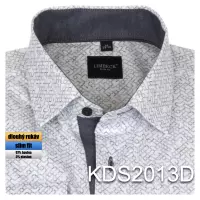 bílá vzorovaná košile s šedými doplňky