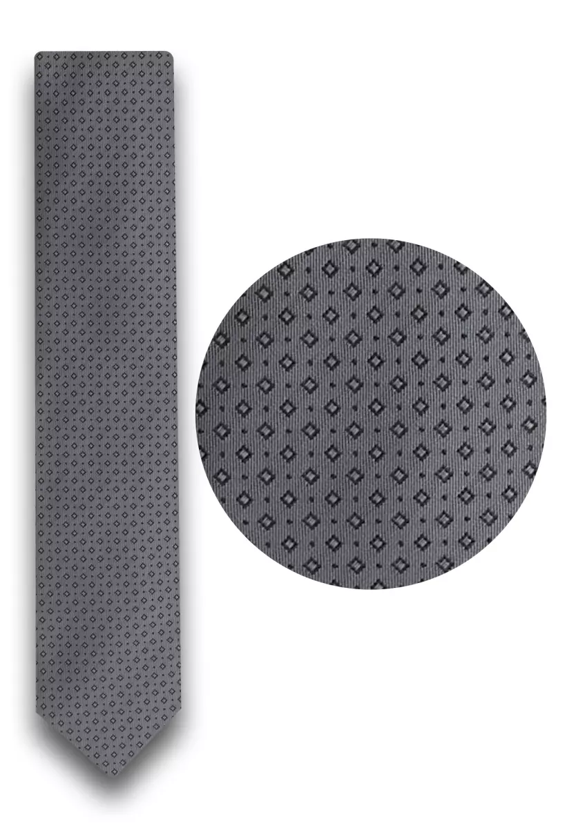 středně šedá kravata s decentním vzorem