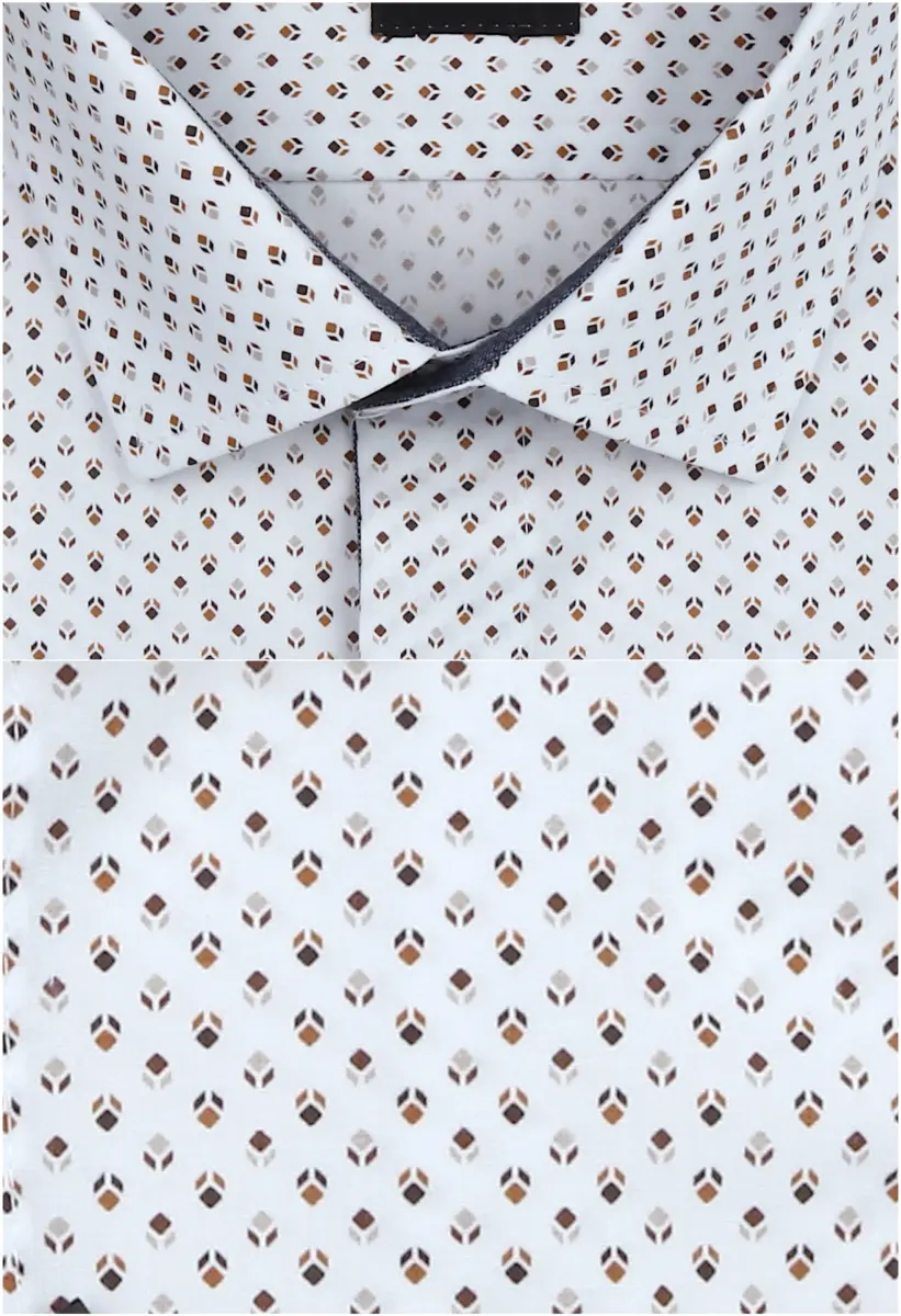 bílá košile s pěkným vzorem a doplňky