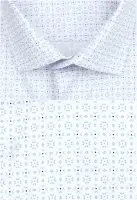 bílá košile s pěkným vzorem