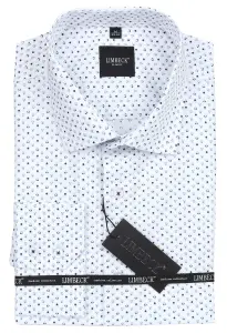 bílá košile s pěkným vzorem