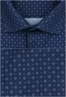 tmavě modrá košile s pěkným vzorem