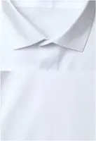 bílá jednobarevná košile