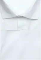 bílá jednobarevná košile 