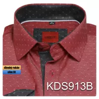 červená košile s texturou 