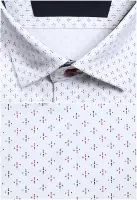 bílá košile se vzorem 