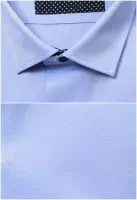 modrá košile s doplňky