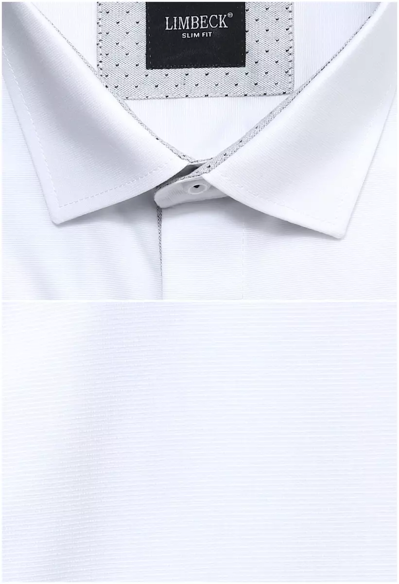 bílá košile s šedými doplňky