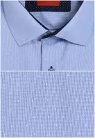 modrá košile s tmavými doplňky